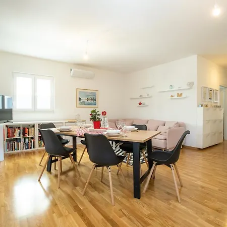 Feel Near Free Parking With Sea View Apartmán *